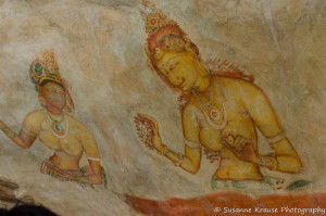 Das Foto zeigt die Wolkenmädchen von Sigiriya