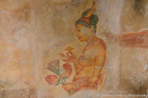 Das Foto zeigt die Wolkenmädchen von Sigiriya
