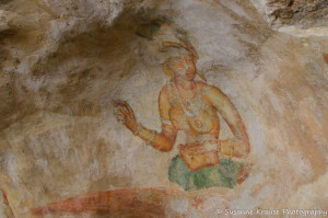 Das Foto zeigt die Wolkenmädchen von Sigiriya