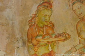 Das Foto zeigt die Wolkenmädchen von Sigiriya